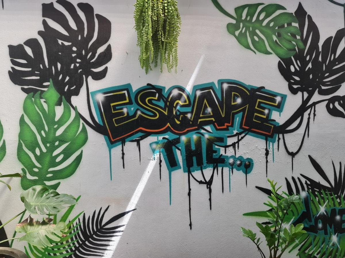 Somewhere To Escape - Hometel Bangkok Exteriör bild