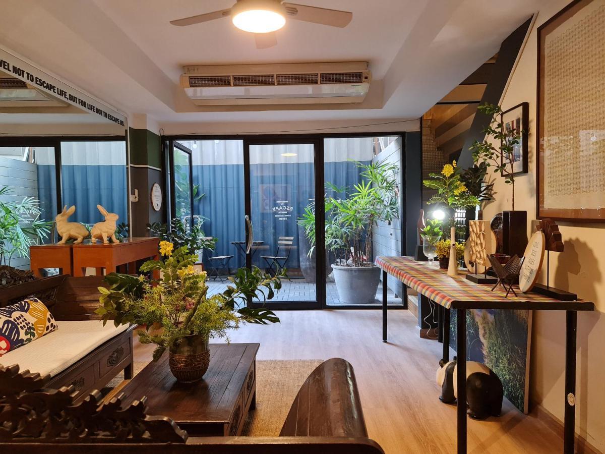 Somewhere To Escape - Hometel Bangkok Exteriör bild