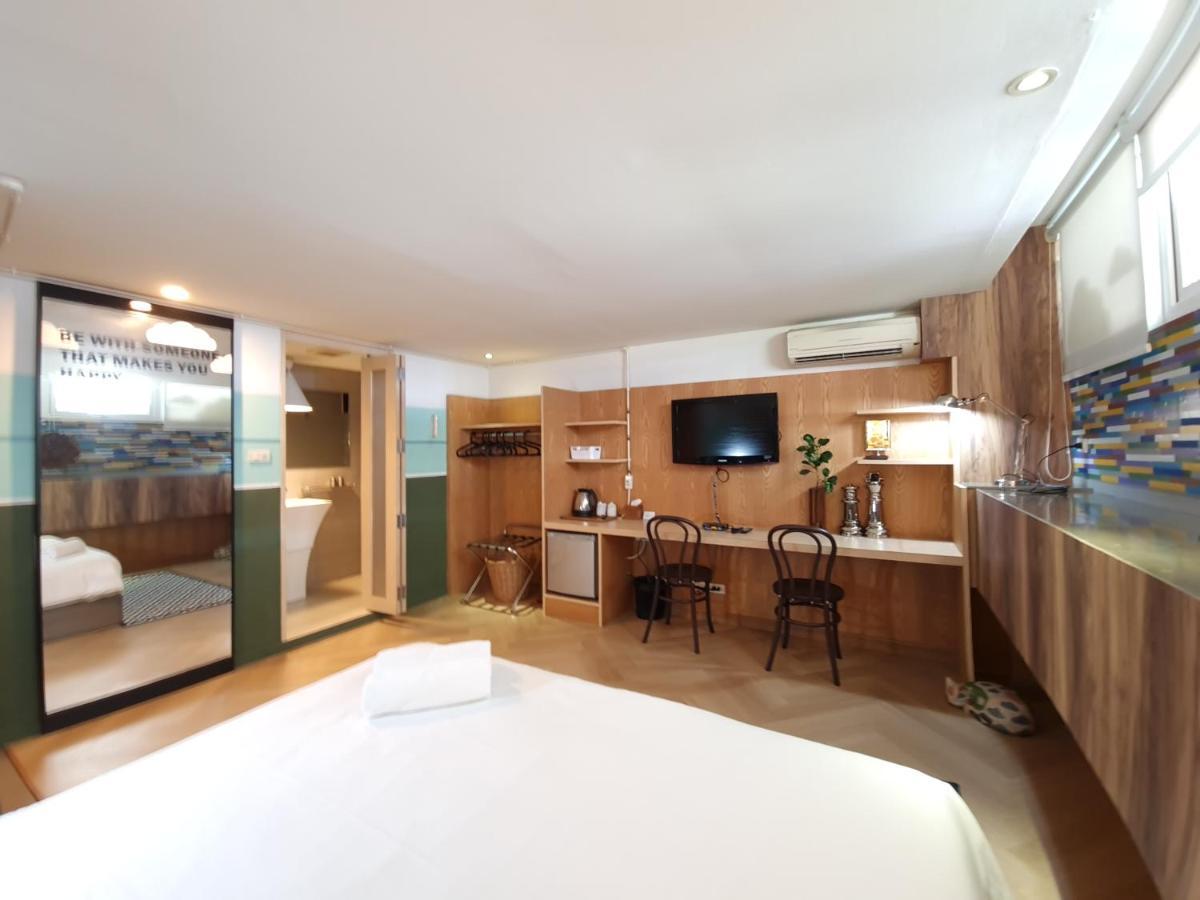 Somewhere To Escape - Hometel Bangkok Exteriör bild