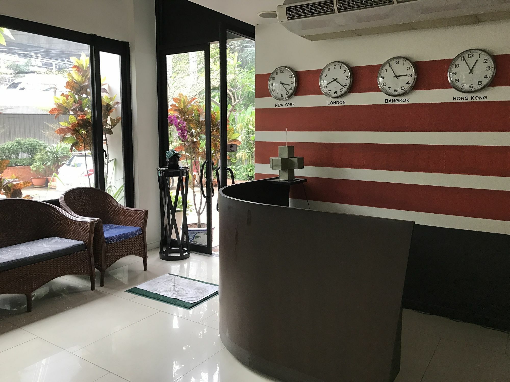 Somewhere To Escape - Hometel Bangkok Exteriör bild